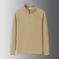 Primer plano de sudadera caqui acanalada con cuello alto y detalle de media cremallera - M / Caqui