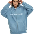 Detail eines blauen Kapuzenpullovers mit You Are Enough Slogan und Kängurutasche vorne - S / Himmelblau
