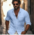 Camisa de hombre entallada azul claro con bolsillo en el pecho de tejido elástico y transpirable - S / Azul Cielo
