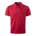Détail d'un polo rouge montrant le col rayé tricolore et les boutons blancs sur la patte - S / Rouge