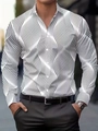 Detailansicht eines Slim-Fit-Herrenhemds mit auffälligen schwarz-weißen Wellenmustern - S / Grau