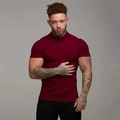 Schmal geschnittenes Herren-Poloshirt in Weinrot mit hochwertiger Strickstruktur - S / Burgunderrot