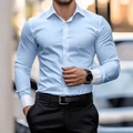 Herren Slim Fit Langarmhemd in Hellblau mit weißem Kontrastkragen und Manschetten - S / Himmelblau