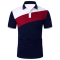 Polo da uomo a maniche corte con design color block diagonale in bianco rosso e blu - Blu Notte