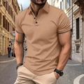 Detalle del polo caqui con costuras rojas en el cuello y puños acanalados en contraste - S / Caqui