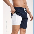 Détail du short de sport double couche pour hommes montrant la poche de téléphone intégrée - XS / Bleu marine
