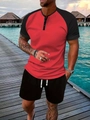 Detailansicht von rotem und schwarzem Henley-T-Shirt und Kordelzug-Shorts am Strand - S / Rot