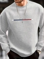Détail du sweat gris montrant l'imprimé PARIS et la décoration à rayures tricolores - XS / Gris Clair Contraste