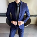 Detalle de blazer de raya diplomática de corte entallado con solapas de muesca - S / Azul