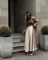 Eleganter Satin-Maxirock in Champagner mit hoher Taille und seidig fließender Passform - S / Khaki
