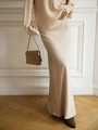 Eleganter beiger Strickpullover mit langem Satin-Fischschwanzrock für einen edlen Look - S / Beige