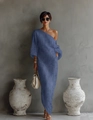 Details des eleganten marineblauen schulterfreien Strick-Maxikleids mit Puffärmeln - S / Blau
