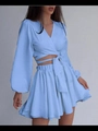 Ensemble deux pièces bleu clair pour femme avec haut cache-cœur et mini-jupe plissée - Rose bonbon