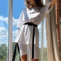 Conjunto lounge de dos piezas para mujer en blanco con camiseta oversize y mallas bici - S / Blanco
