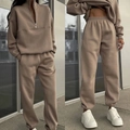 Damen Set aus khakifarbenem Fleece-Sweatshirt mit halbem Reißverschluss und Jogginghose - S / Camel