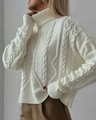 Dettaglio ravvicinato della trama a trecce bianco caldo e del collo alto del maglione - S / Bianco Sporco