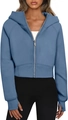 Nahaufnahme hellblauer Kapuzenpulli mit Reißverschluss, Daumenlöchern und silbernem Zipper - S / Blau