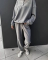 Détail d'un ensemble de survêtement en polaire grise avec sweat demi-zip et jogging - S / Haut Et Bas / Gris