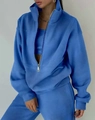 Dettaglio della tuta sportiva blu da donna con felpa oversize a mezza zip e pantaloni - 2XL / Top E Pantaloni / Blu