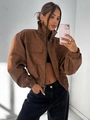 Giacca oversize in finta pelle marrone con colletto polo e tasche da donna - S / Marrone