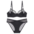 Detalle de conjunto de lencería de malla negra con tela suave y hebillas metálicas - 70B / Negro