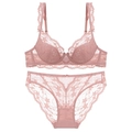 Ensemble lingerie en dentelle française rose avec motifs floraux et soutien-gorge à armatures - Rose