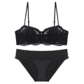 Vista piatta di set lingerie in pizzo francese nero con reggiseno a ferretto e slip sexy - S / Nero