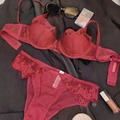 Conjunto de lencería de encaje granate con sujetador con aros y braguita de malla suave - Rojo