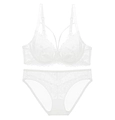 Flachbild eines weißen Spitzen-Lingerie-Sets mit Bügel-BH und passendem Spitzenslip - 70A / Weiß