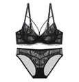 Detailansicht eines schwarzen Spitzen-Lingerie-Sets mit transparentem Netz und Trägerdetails - 70A / Schwarz
