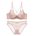 Détails d'un ensemble de lingerie en dentelle rose clair avec mesh et fines bretelles doubles - Rose Lotus
