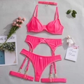 Ensemble de lingerie en résille rose fluorescent avec porte-jarretelles et boucles dorées - S / Modèle Quatre Pièces (MY96615) / Rose fluorescent