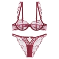 Dessous-Set aus französischer Spitze in Dunkelrot mit bügel-BH und besticktem Slip - S / Burgunderrot