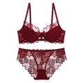 Set lingerie in pizzo rosso scuro con reggiseno con ferretto e slip a vita alta coordinati - Borgogna / 70B