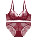 Ensemble de lingerie en dentelle rouge foncé avec soutien-gorge à armatures et culotte - Bordeaux