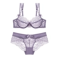 Conjunto de lencería de encaje lavanda con sujetador floral y bragas a juego - Púrpura