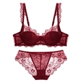 Bordeauxrode kanten lingerieset met beugelbeha en bijpassende slip met bloemenpatroon - Bordeauxrood