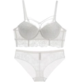 Ensemble de lingerie en dentelle blanche avec motifs floraux et détails croisés - 70A / Blanc