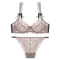 Completo intimo in pizzo rosa antico con finiture nere e dettagli a fiocco - 70A / caffè