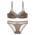 Elegant bronzen kanten lingeriesetje met zijde-effect en ademend mesh slipje - koffiekleur