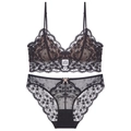 Conjunto de lencería de encaje negro estilo francés con copas de triángulo sin aros - S / Negro y Nude