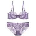 Detalle de lencería de encaje lavanda con bordado de flores y lazos decorativos - 70B / Top Y Pantalón / Púrpura