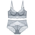 Dessous-Set aus Spitze in Hellgrau-Blau mit transparentem Blumen-BH und passendem Slip - 70A / Hellgrau