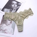 Eleganter olivgrüner Low-Rise-Spitzenthong mit Blumenmustern und Muschelsaum - Grün