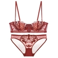 Conjunto de lencería francesa rojo oscuro con bordados de rosas y encaje de alta calidad - Rojo / 70B