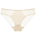 Beige kanten slipje met ademend mesh en katoenen kruisje op een witte achtergrond - S / Abrikoos