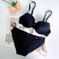 Conjunto de lencería negra sin costuras con detalles de malla y accesorios florales - 70B / Negro
