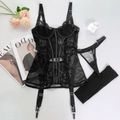 Ensemble de lingerie sexy en dentelle noire avec corset, string et bas sur fond plat - S / Noir (Avec Bas)