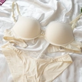 Détails de l'ensemble de lingerie en dentelle beige avec bordure festonnée sur soie - 70B / Blanc Cassé