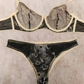 Set lingerie sexy in rete nera con ricami dorati e dettagli in pizzo beige raffinato - Taglia M / Nero